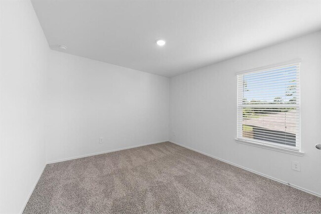 Building Photo - 16727 Hemlock Frst Ln