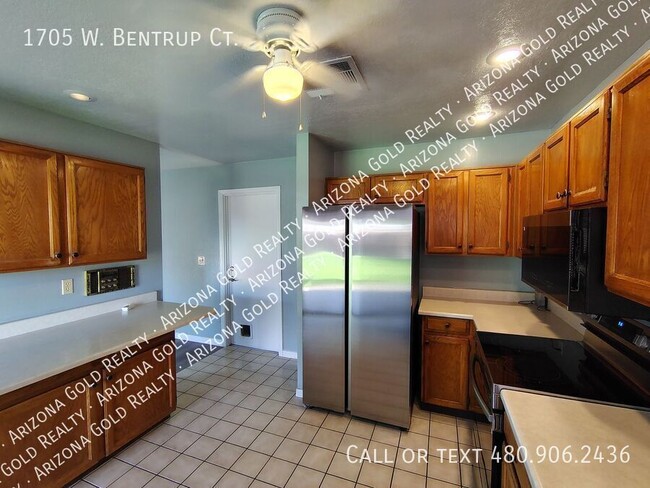 Building Photo - 1705 W Bentrup Ct