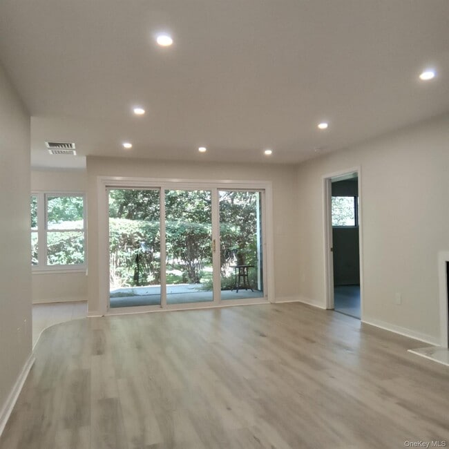 Building Photo - 707 Lenox Rd