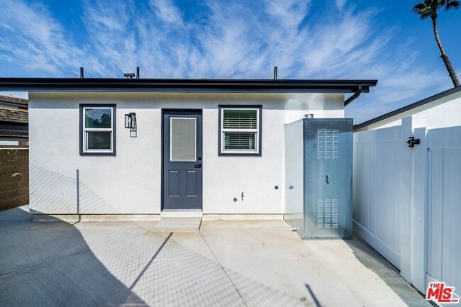 Building Photo - 1258 Mariposa St