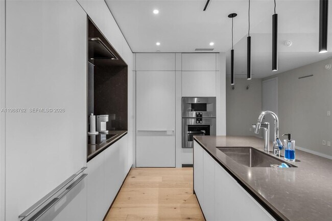 Building Photo - 300 Biscayne Blvd Way