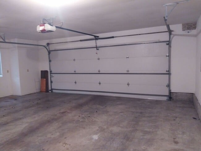 Building Photo - Single Level 3 Bedroom, 2.5 Bath Spacious Home For Rent in Port Ludlow!