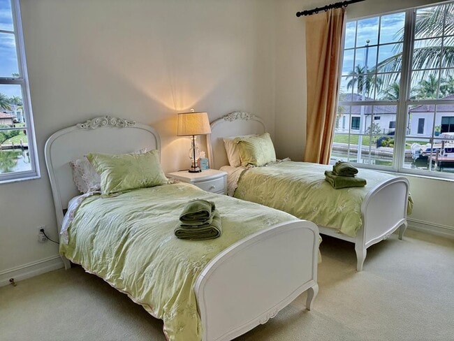 Building Photo - home