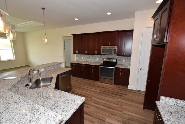 Building Photo - 12120 Lyndell Plantation Dr