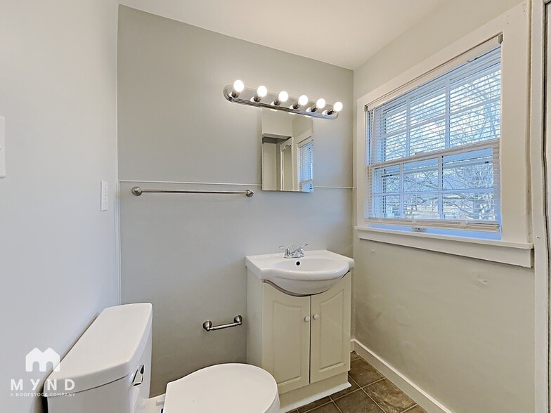 Building Photo - 1222 Eastern Valley Rd