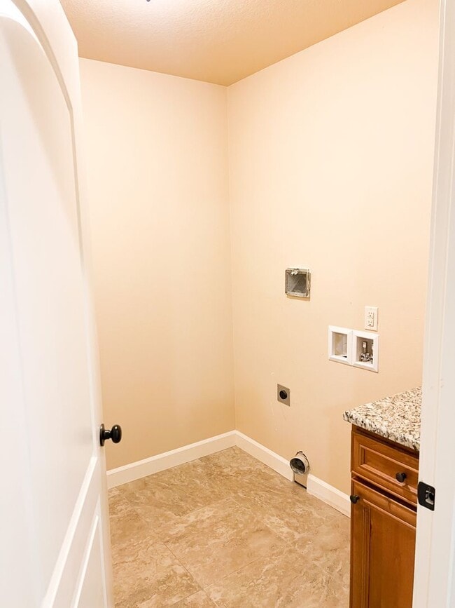 Building Photo - Woodridge - 2617A &amp; B