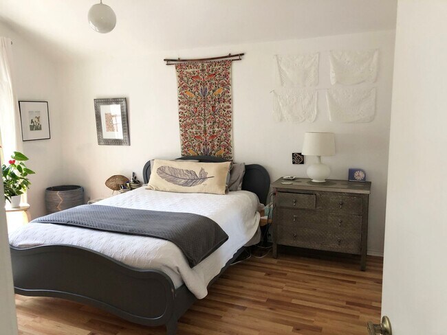 Building Photo - 3-BEDROOM IN CASTLE HILLS FOREST