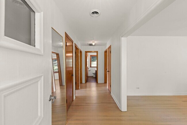 Building Photo - 354 Indian Dr
