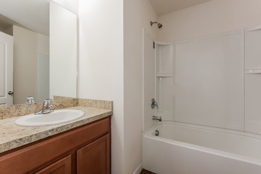 Building Photo - 748 Chatham Walk Dr