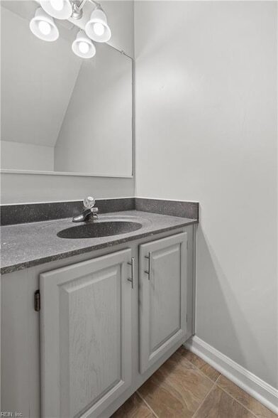 Building Photo - 714 Sutherland Dr