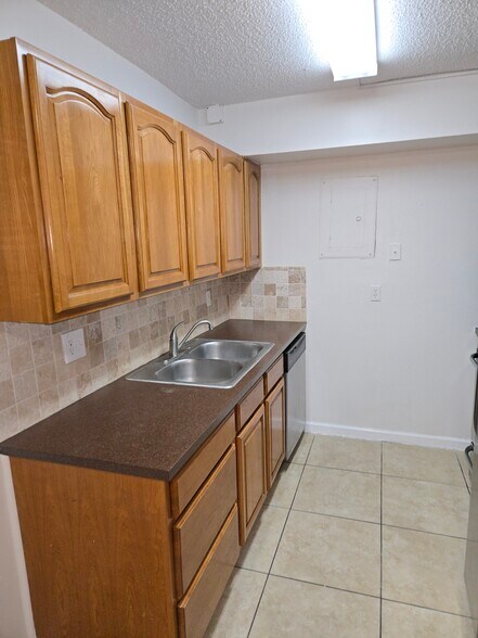 Building Photo - 8917 NW 28th Dr