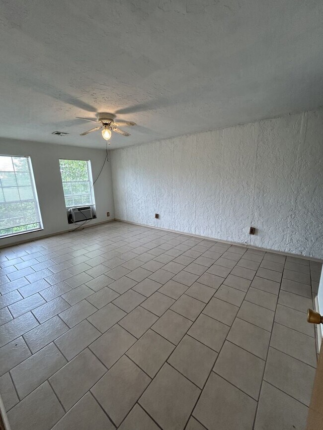 Building Photo - You Won't Believe the View!  2BR/2BA House...