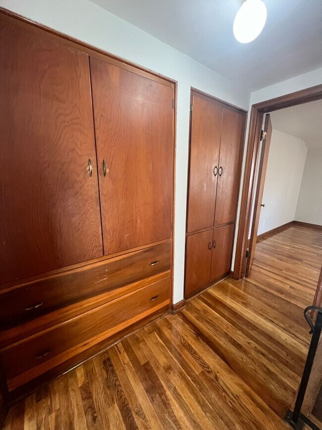 Building Photo - 2 Bedroom Townhome in Grandview!!