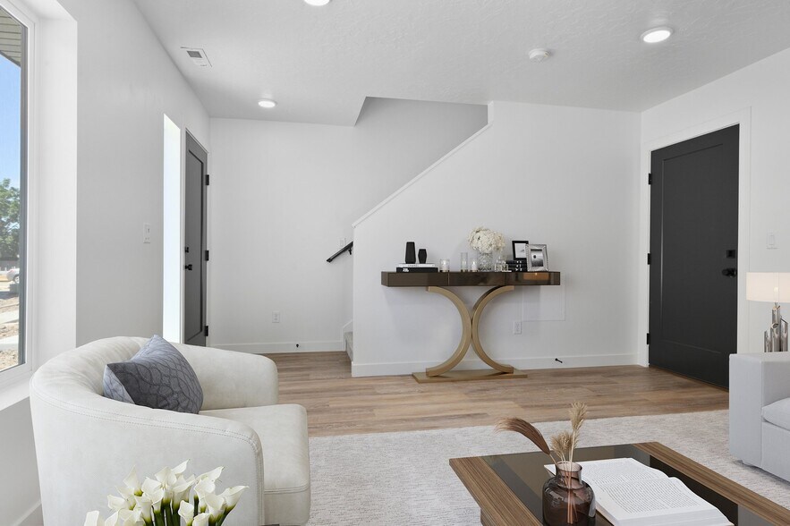 Building Photo - 567 W 620 N