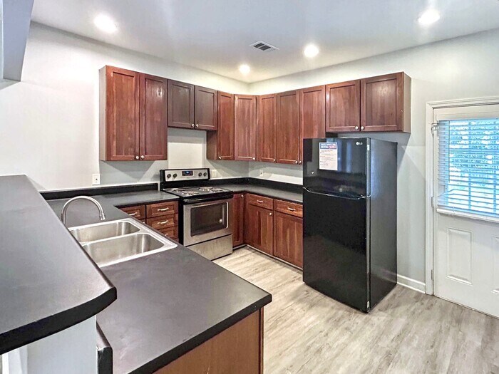 Building Photo - 992 Sims Ave NW