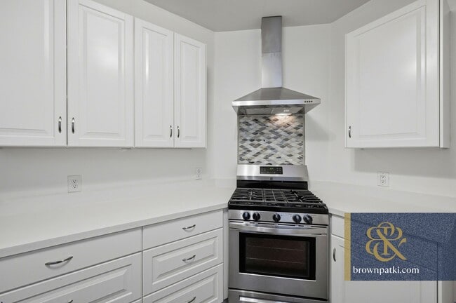 Building Photo - 1056 Cole St