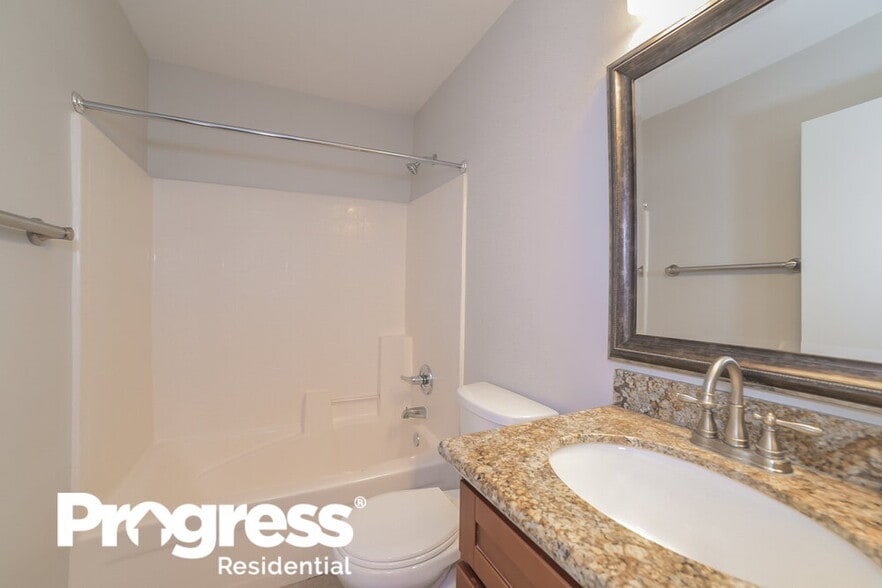 Building Photo - 323 N Ocean Dr