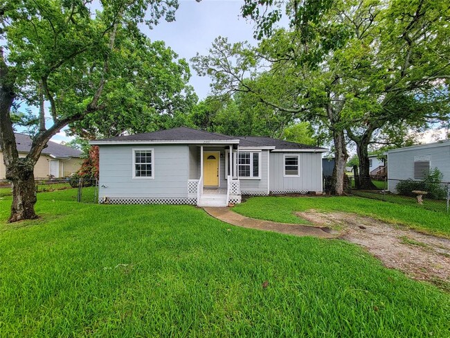 Building Photo - 2306 Downey Dr