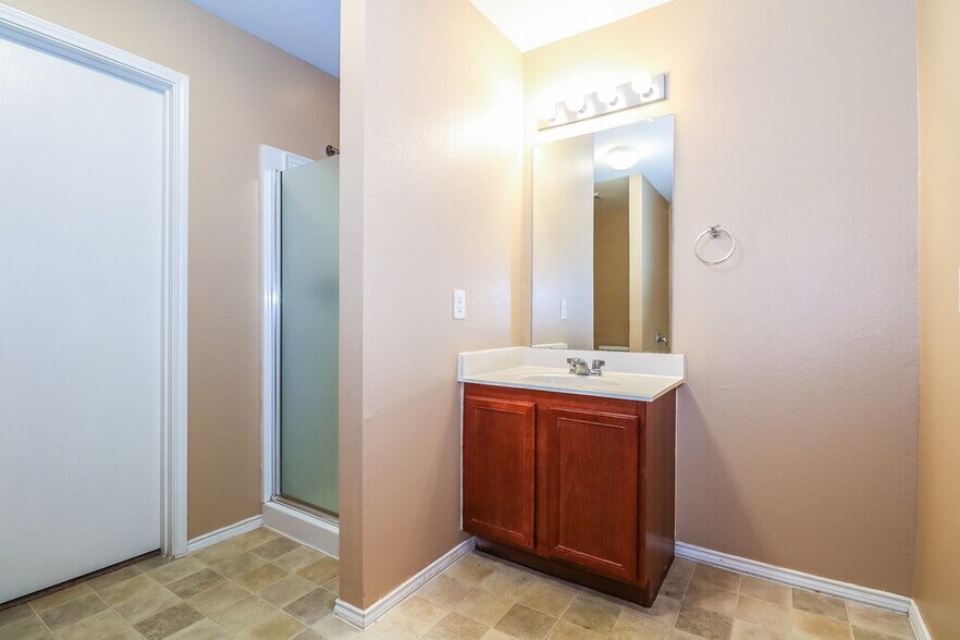 Building Photo - 10001 Chrysalis Dr