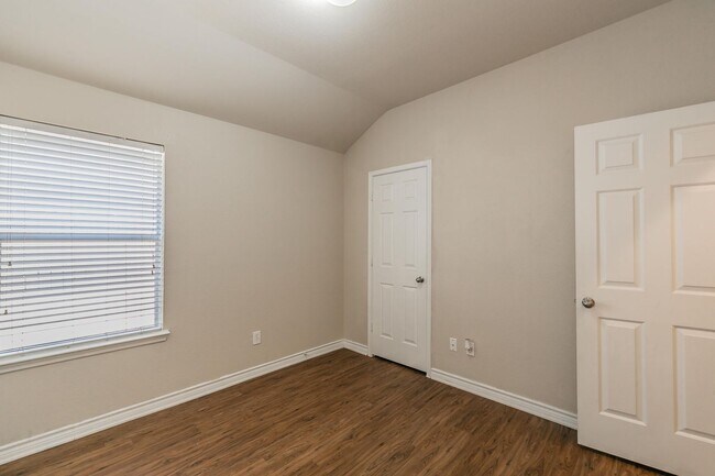 Building Photo - 6141 Bowfin Dr