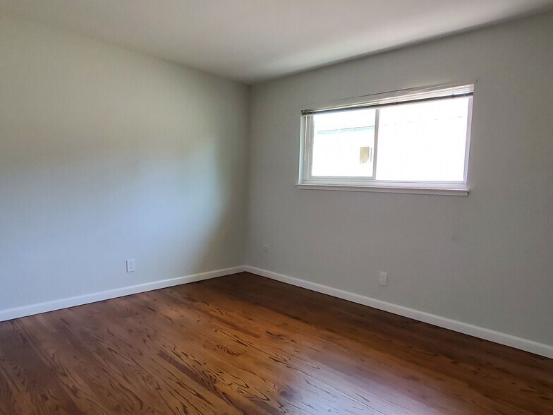 Building Photo - 446 S Bernardo Ave