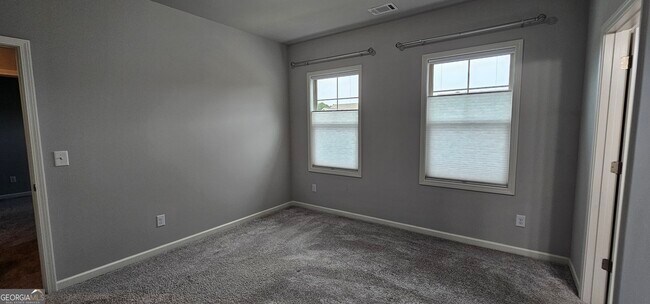 Building Photo - 352 Newshaw Dr