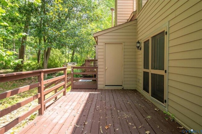 Building Photo - 3 Bedroom Townhome in Henrico!!!