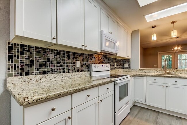 Building Photo - 4139 Brentwood Park Cir