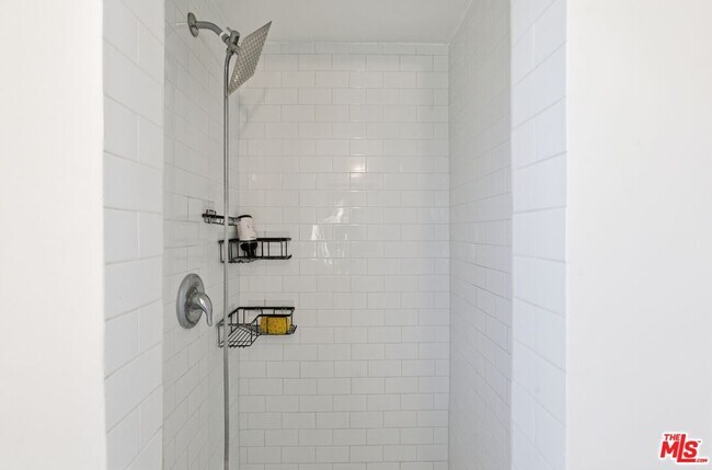 Building Photo - 739 Croft Ave