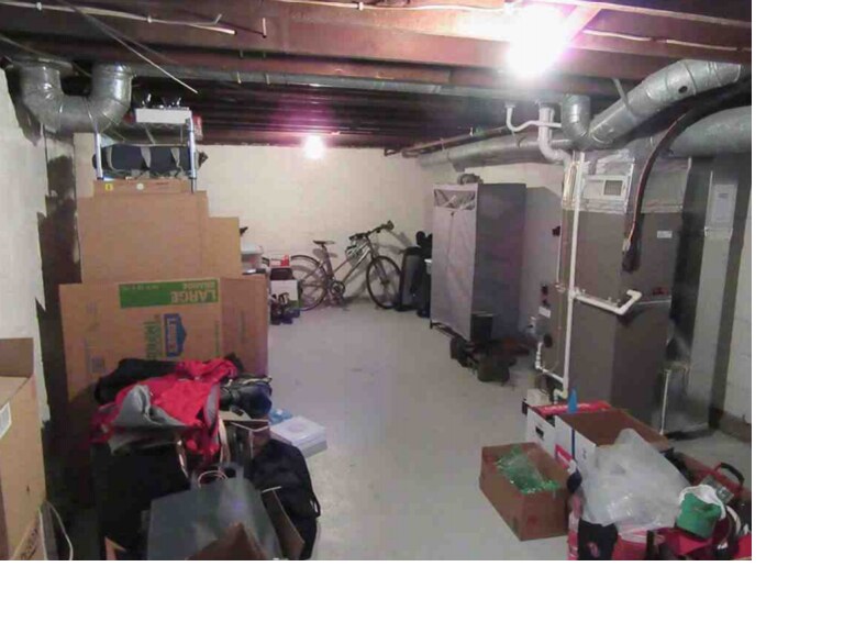 Building Photo - 1241 Bruck St