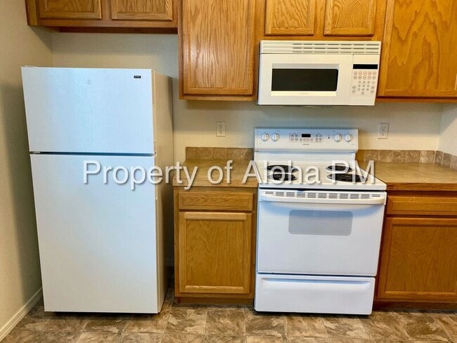 Building Photo - 1053 W Pine Ave