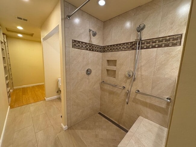 Building Photo - Wonderful 2 story home in Walnut Creek nea...