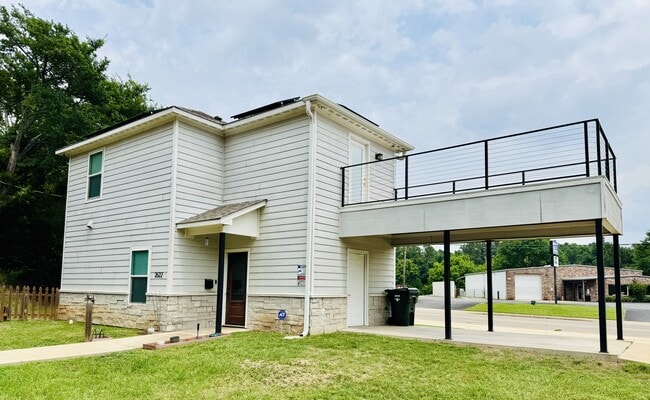 Primary Photo - 2262 Hughey Dr