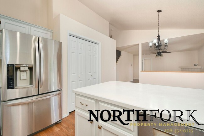 Building Photo - Welcome to a beautifully maintained home in one of Eagle’s most desirable neighborhoods