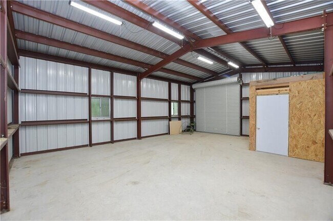 Building Photo - 208 Sendero Cove