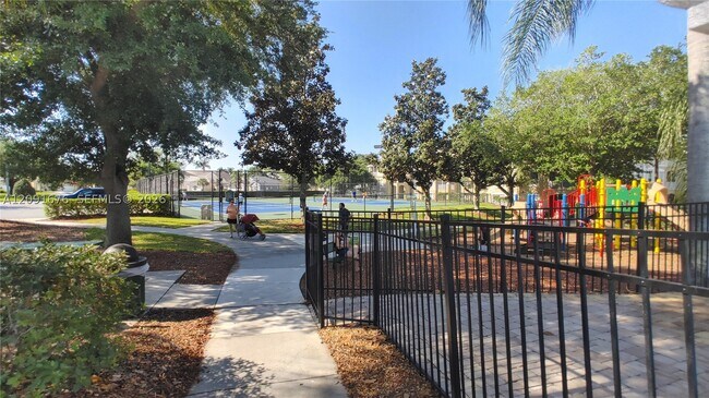 Building Photo - 8148 Sun Palm Dr