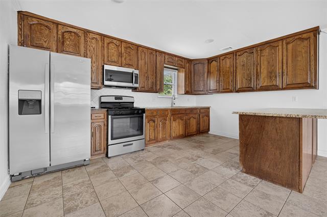 Building Photo - 909 Rosewood Hills Dr