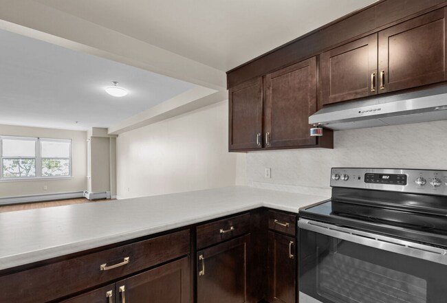 Building Photo - 675 Parker St