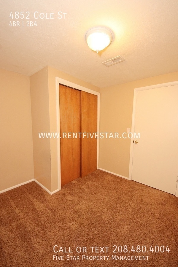 Building Photo - 4852 Cole St
