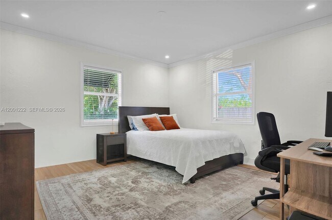 Building Photo - 2311 SW 9th Ave