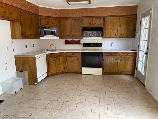 Building Photo - Introducing a 2-bedroom, 1.5-bathroom cond...