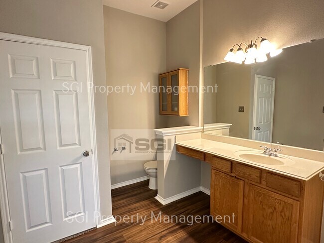 Building Photo - 9889 Willowick Ave