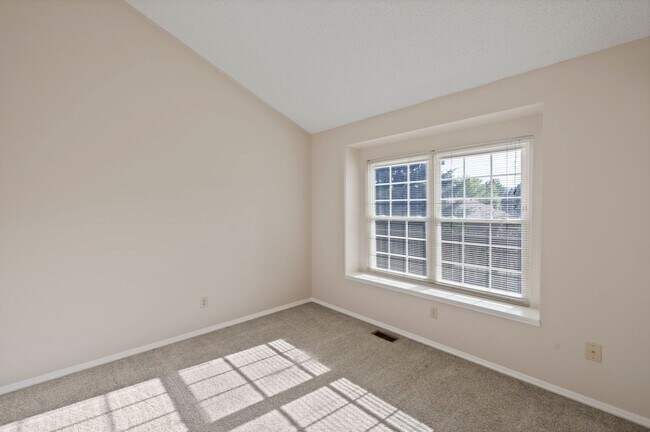 Building Photo - BRIGHT & UPDATED RANCH-STYLE HOME in D-20