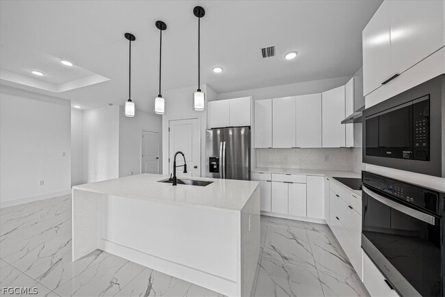 Building Photo - 3813 25th St SW