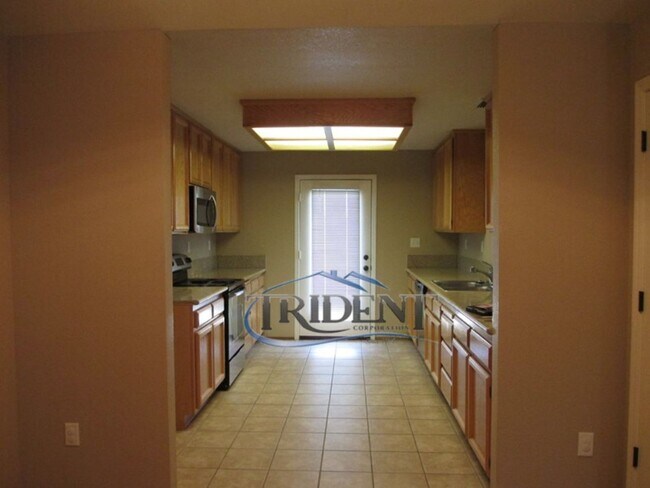 Building Photo - 1019 Arbor Dr