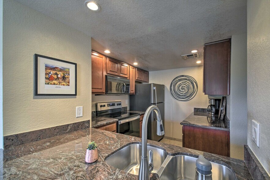 Building Photo - 4850 E Desert Cove Ave