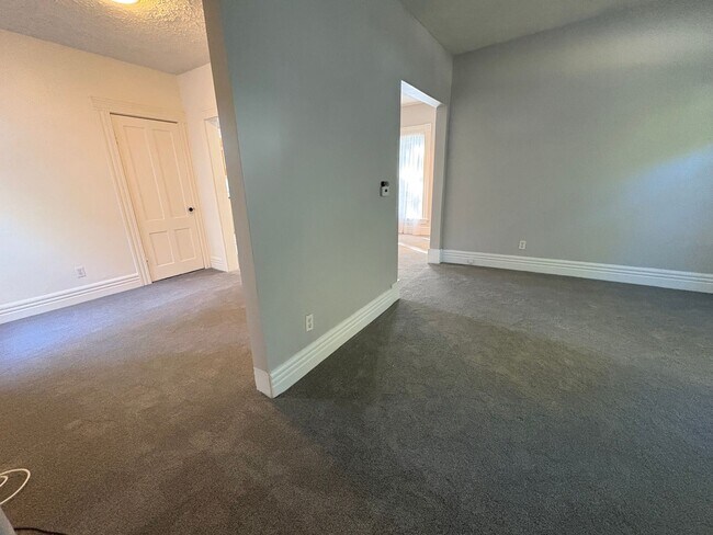 Building Photo - STUNNING Two Bedroom Single Family Home!