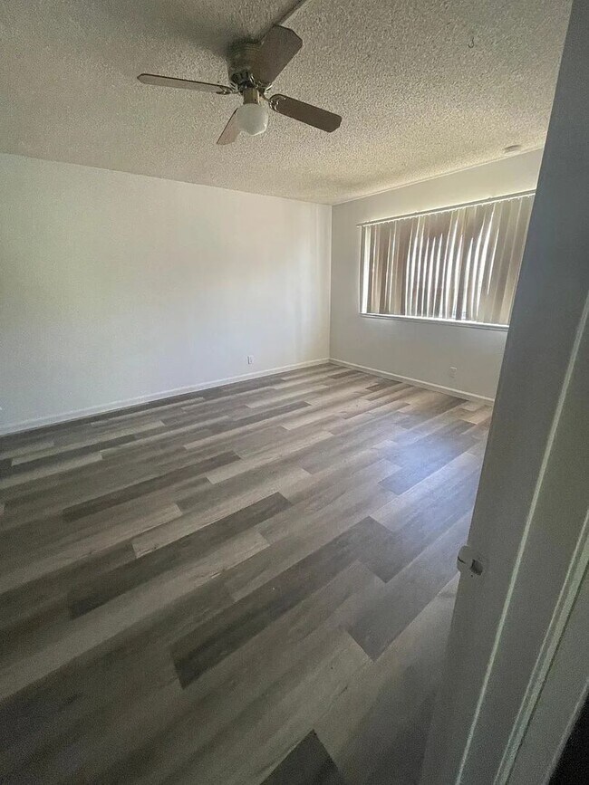 Building Photo - 3713 Park Dr