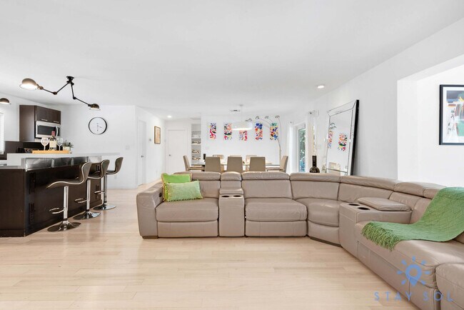 Building Photo - 2300 NE 48th Ct