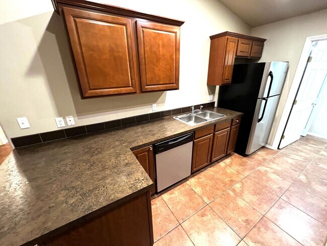 Building Photo - 1101 W 15th St